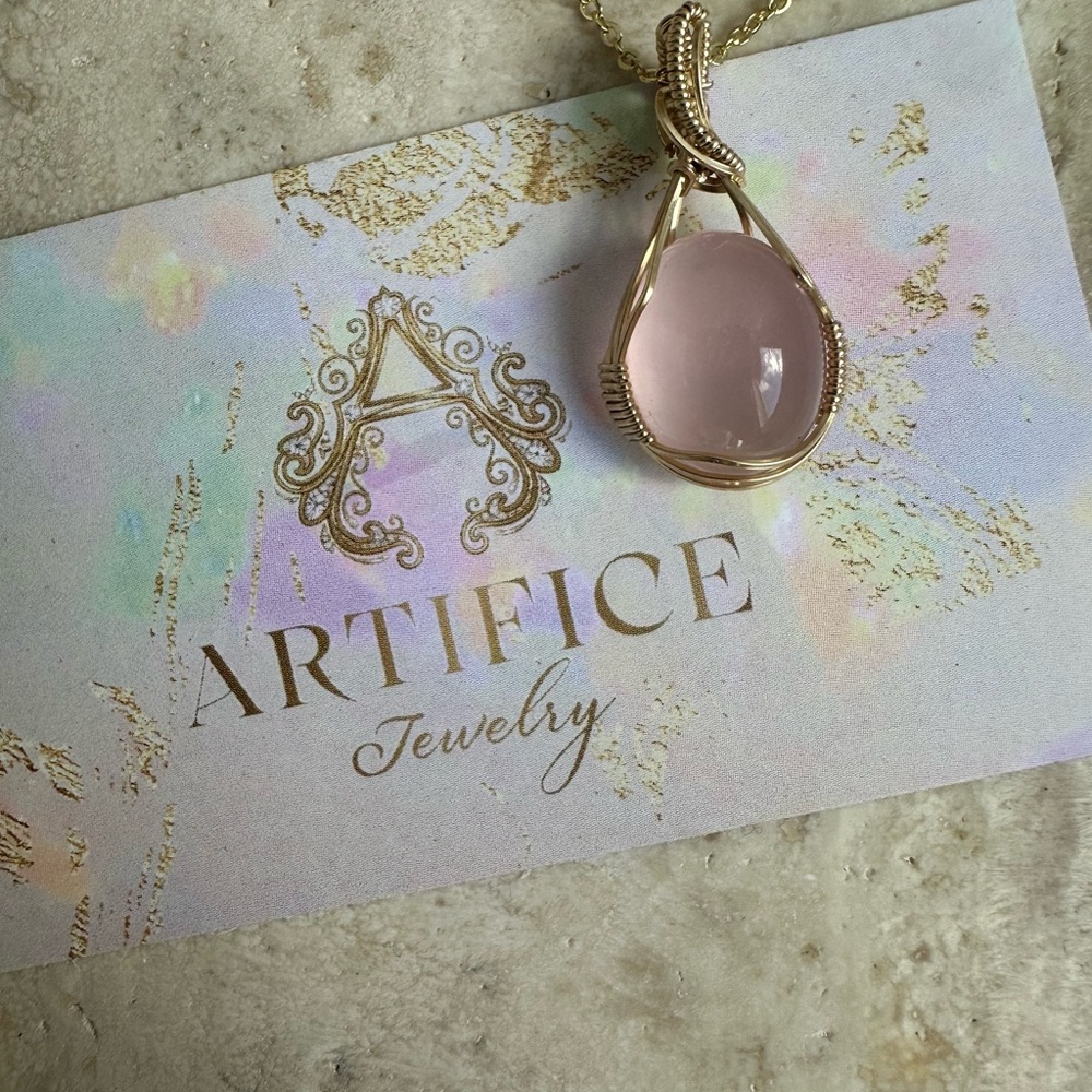 ⛓️14k Gold filled oval Rose Quartz necklace with 18inch gold chain